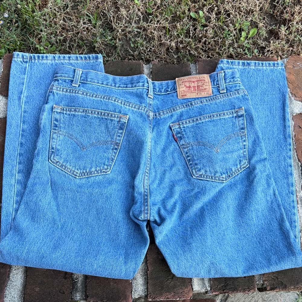 Levis "505" regular fit straight leg blue jeans size 36 X 30